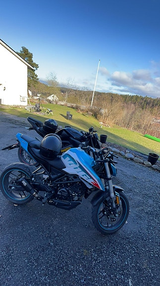 VOGE 125 R 10 of 11