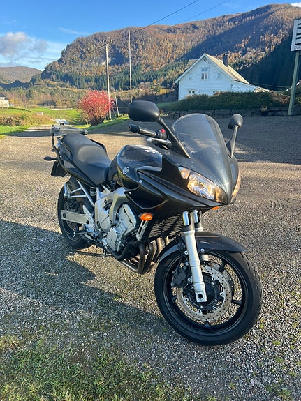 Yamaha FZ6-S Fazer 2 of 8