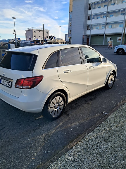 Mercedes-Benz B-Electric 3 of 5