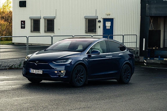 Tesla Model X 2 of 5