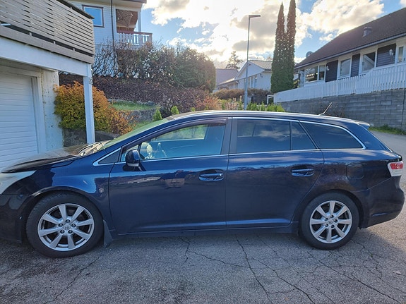 Toyota Avensis 3 of 5