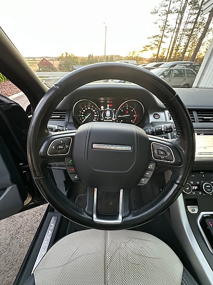 Land Rover Range Rover Evoque 21 of 30