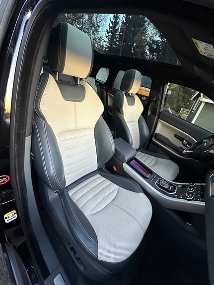 Land Rover Range Rover Evoque 28 of 30