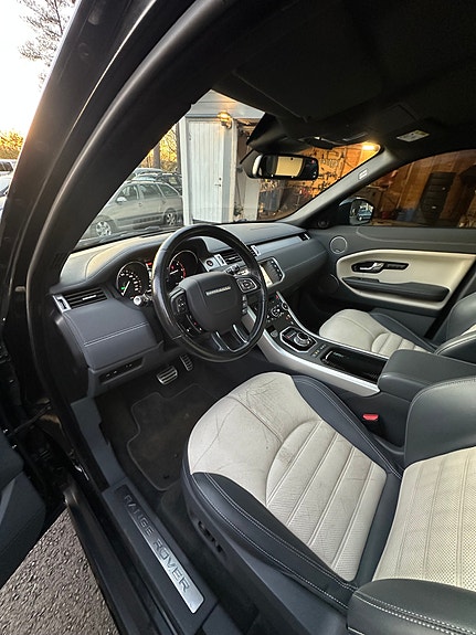 Land Rover Range Rover Evoque 22 of 30
