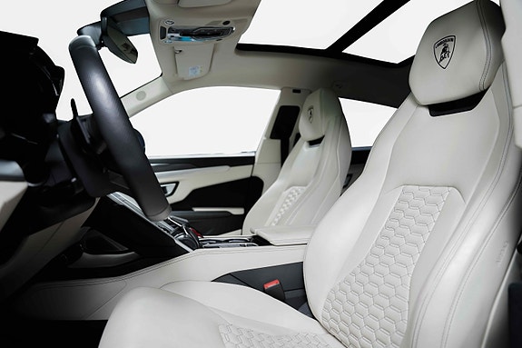 Lamborghini Urus 29 of 30