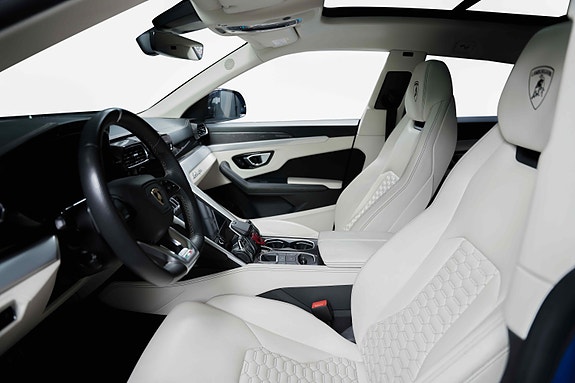 Lamborghini Urus 28 of 30