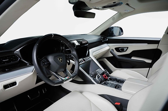 Lamborghini Urus 27 of 30