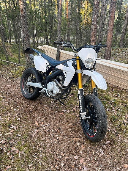 Rieju Marathon 125 Pro SM 2 of 8