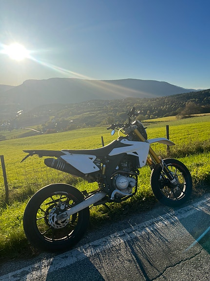 Rieju Marathon 125 Pro SM 3 of 8