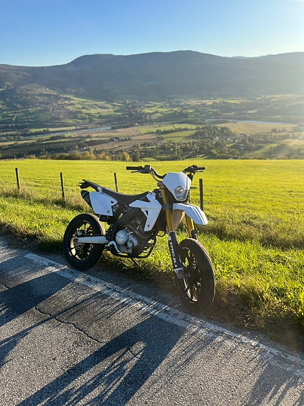 Rieju Marathon 125 Pro SM 5 of 8