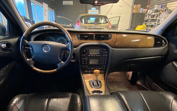 Jaguar S-TYPE 2 of 5