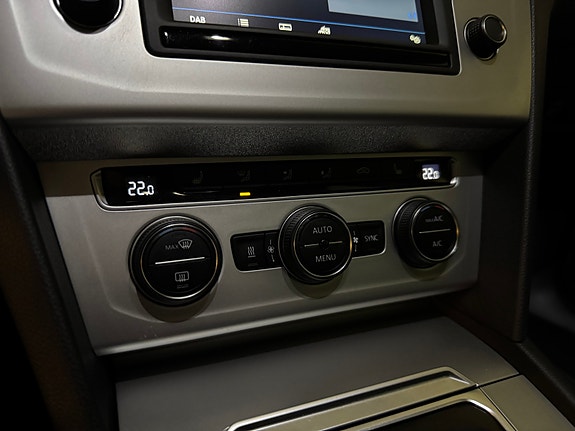Volkswagen Passat 28 of 30