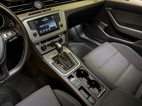 Volkswagen Passat 27 of 30