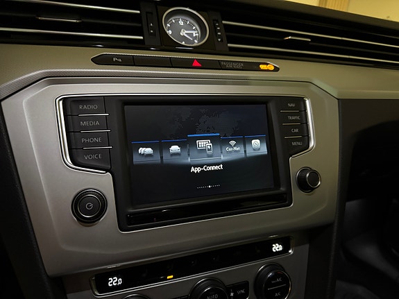 Volkswagen Passat 24 of 30