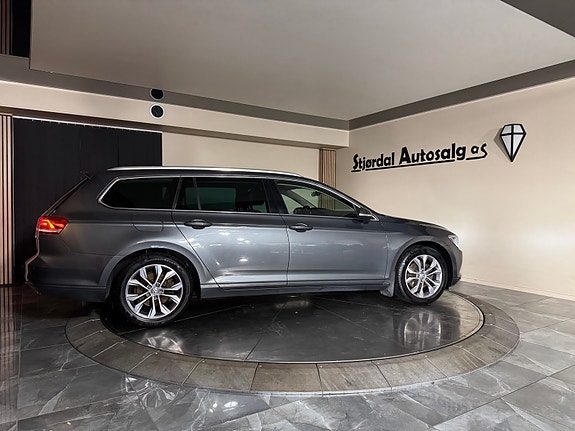 Volkswagen Passat 5 of 30