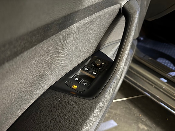Volkswagen Passat 11 of 30