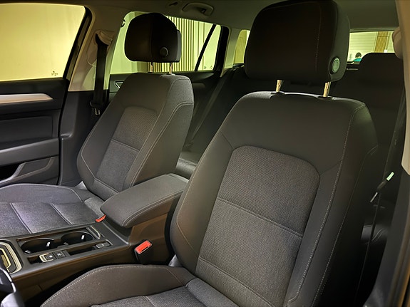 Volkswagen Passat 14 of 30