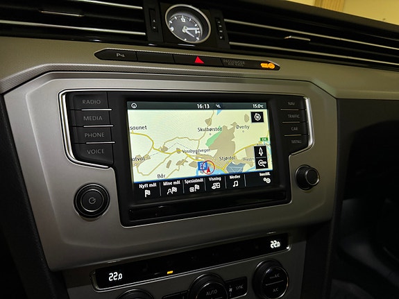 Volkswagen Passat 25 of 30