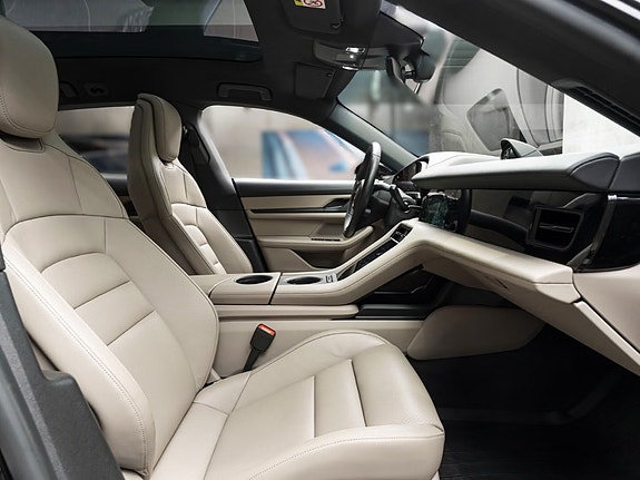 Porsche Taycan Cross Turismo 26 of 30