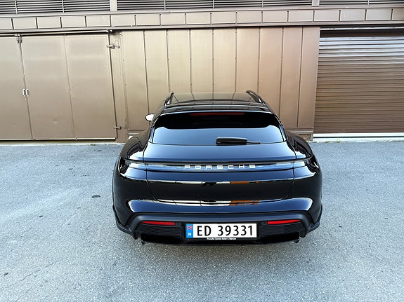 Porsche Taycan Cross Turismo 4 of 30
