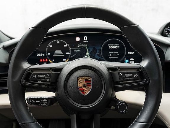 Porsche Taycan Cross Turismo 17 of 30