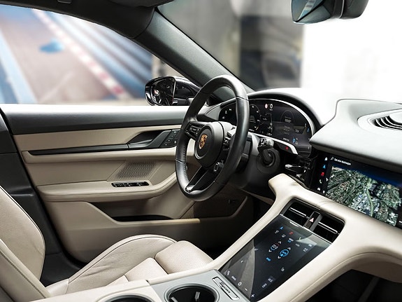 Porsche Taycan Cross Turismo 9 of 30
