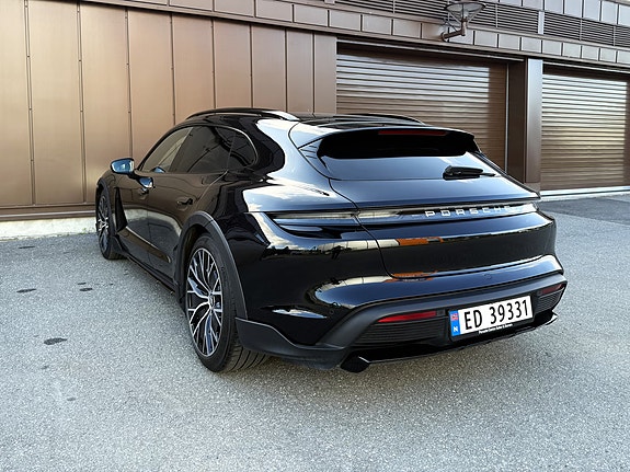 Porsche Taycan Cross Turismo 6 of 30