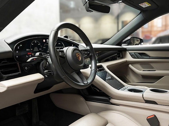 Porsche Taycan Cross Turismo 8 of 30
