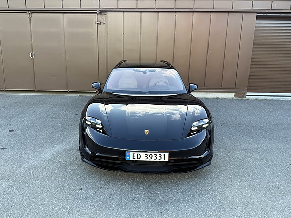 Porsche Taycan Cross Turismo 2 of 30