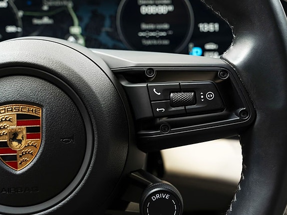 Porsche Taycan Cross Turismo 21 of 30