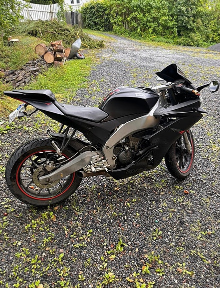 Aprilia RS4 125 4 of 5
