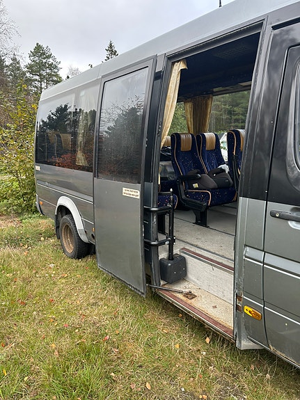 Mercedes-Benz 412D 3 of 19
