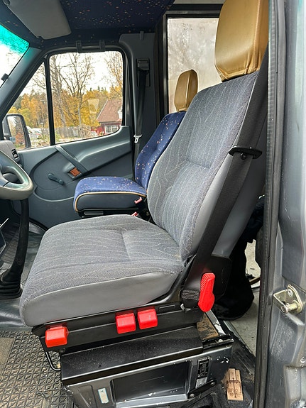 Mercedes-Benz 412D 7 of 19