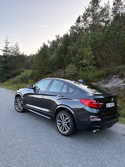 BMW X4 2 of 5