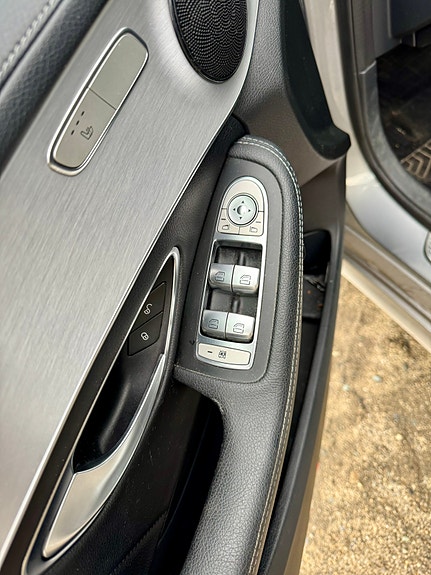 Mercedes-Benz C180 10 of 19