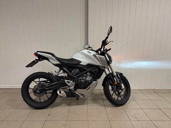 Honda CB 125 R 4 of 5