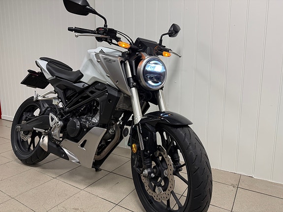 Honda CB 125 R 5 of 5