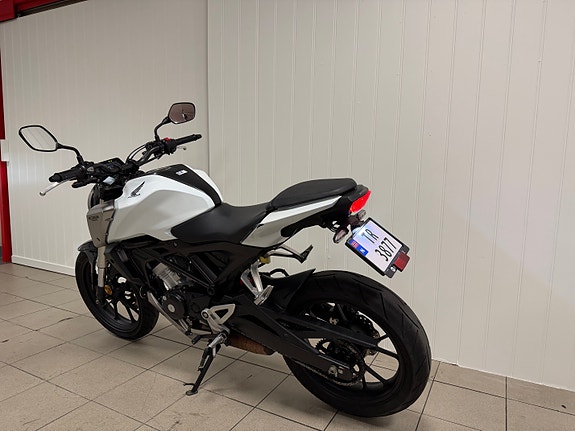 Honda CB 125 R 3 of 5
