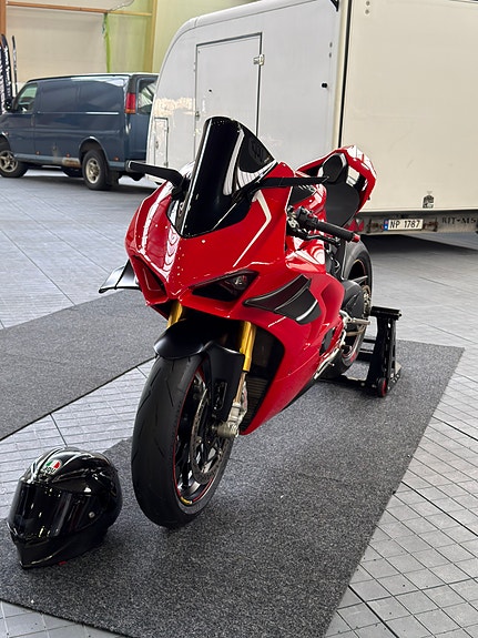 Ducati Panigale V4 10 of 14