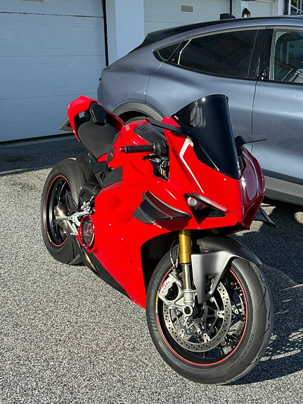 Ducati Panigale V4 2 of 14