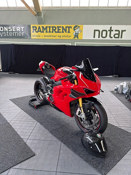 Ducati Panigale V4 11 of 14