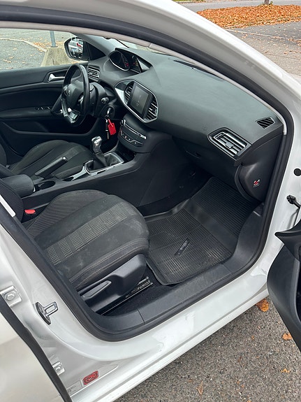 Peugeot 308 19 of 21