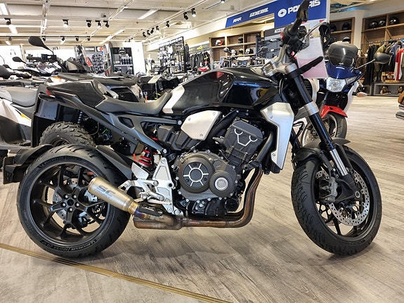 Honda CB1000R 4 of 15