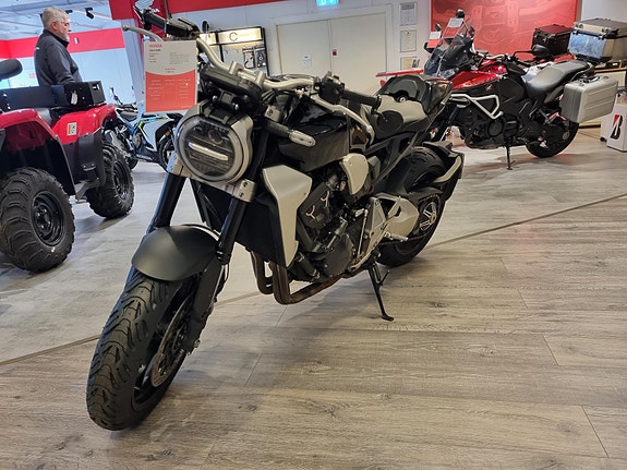 Honda CB1000R 8 of 15