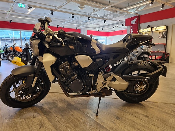 Honda CB1000R 9 of 15