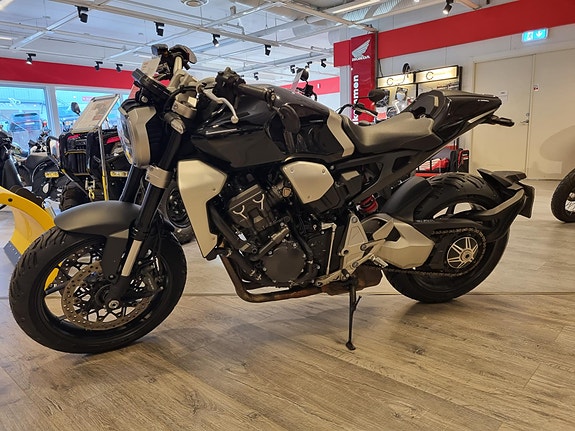 Honda CB1000R 14 of 15
