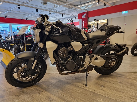 Honda CB1000R 13 of 15