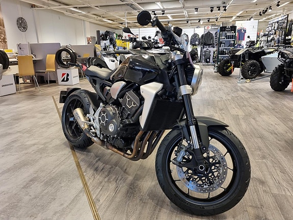 Honda CB1000R 2 of 15