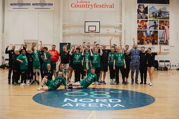 Årlig håndballkamp med banken i 68° Nord Arena.