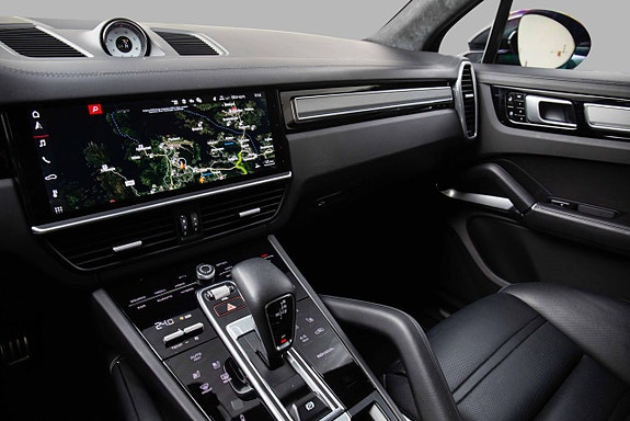 Porsche Cayenne 12 of 28